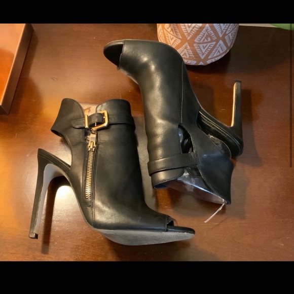 Black BCBGENERATION Heels - Picture 3 of 8